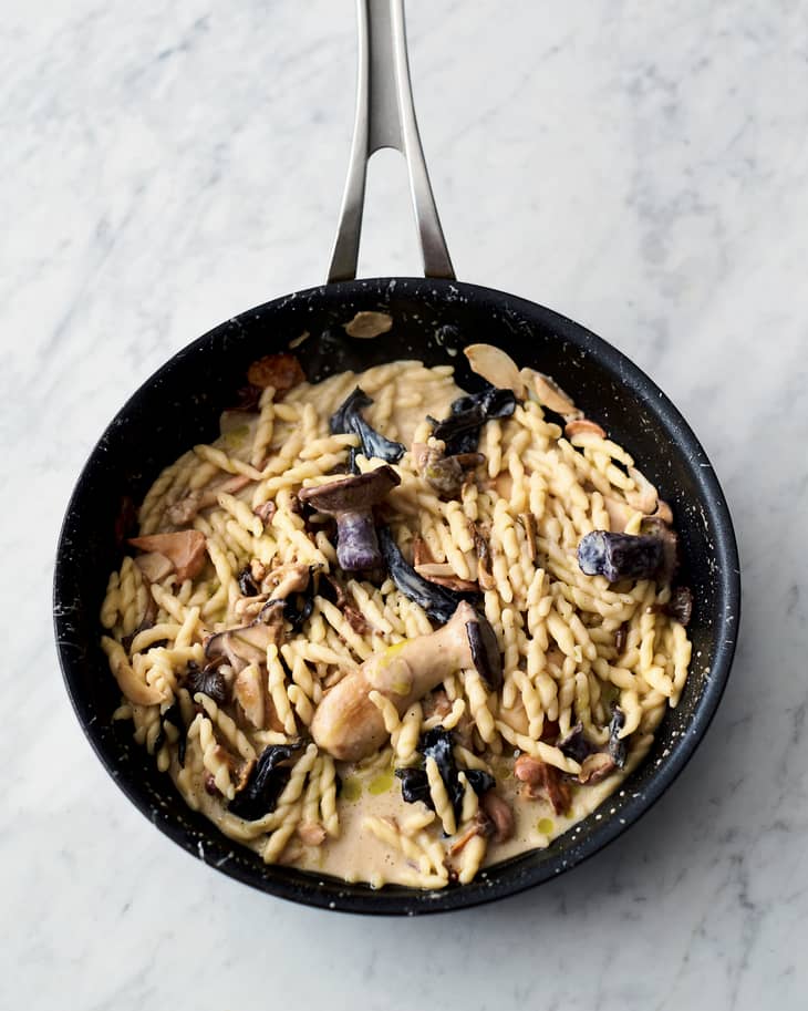 Jamie Oliver's 5-Ingredient Garlic Mushroom Pasta | The Kitchn