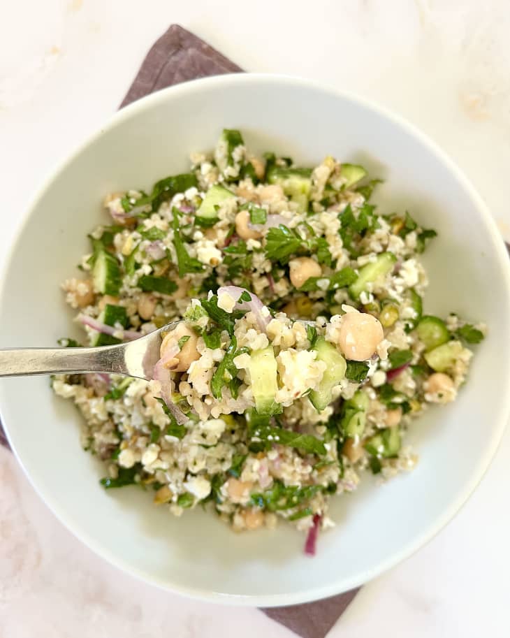 I Tried Jennifer Aniston's GoTo Salad and Now It's My Favorite Lunch