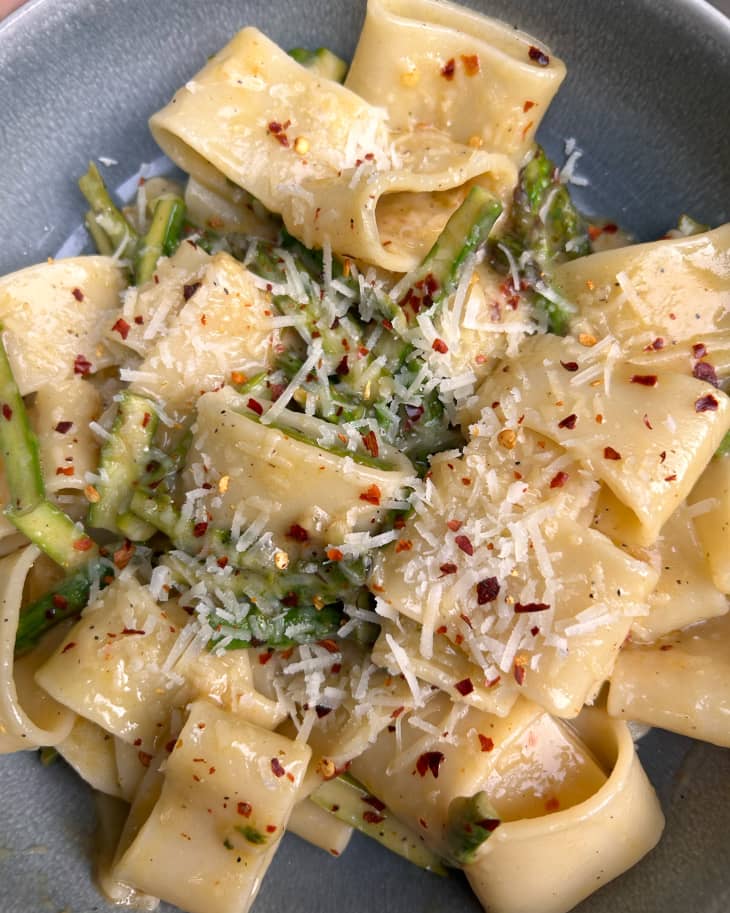 This 5-Ingredient Asparagus Pasta Is the Perfect Easy Weeknight Meal