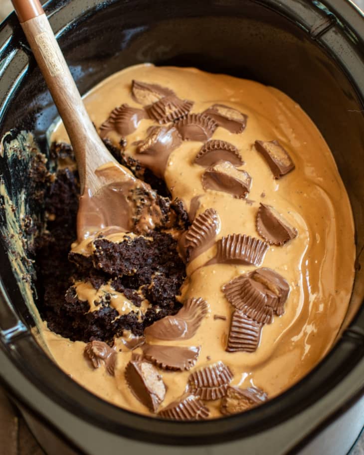 Slow Cooker Peanut Butter Chocolate Cake - The Magical Slow Cooker ...