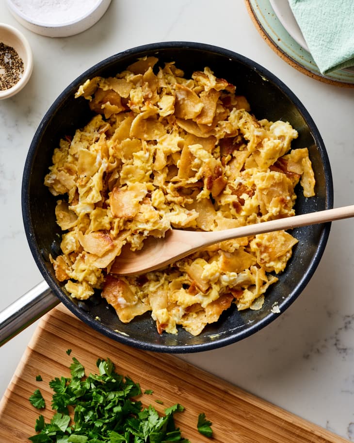 The Easiest Migas Recipe (Mexican Scrambled Eggs and Tortillas) | The