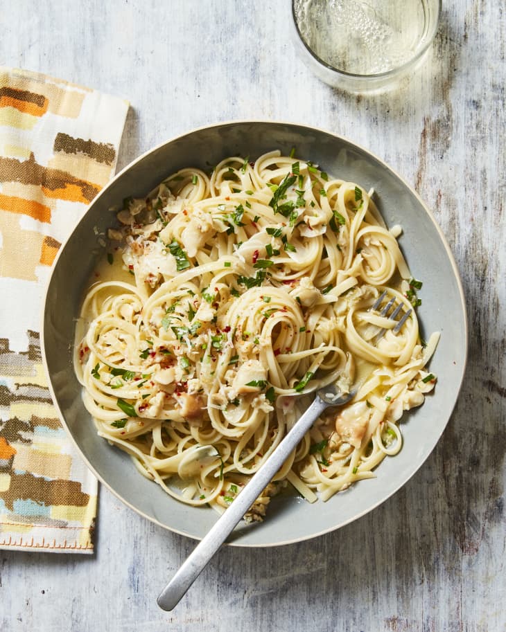 NoShell Linguine and Clams Is Cheap, Easy, and Downright Delicious