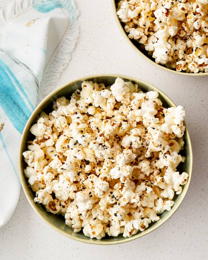 Recipe Truffled Everything Bagel Popcorn The Kitchn