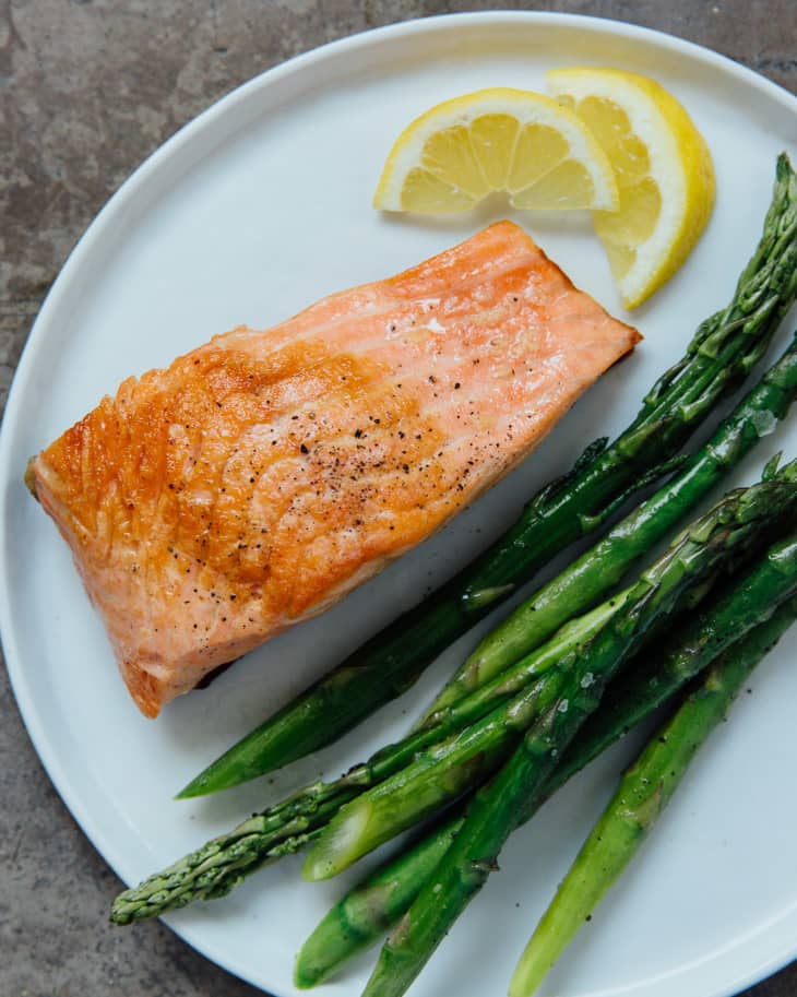 How to PanSear Salmon Fillets on the Stove (With Crispy Skin!) The