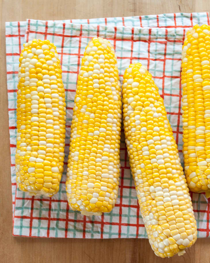 You Don’t Need a Knife to Cut Corn Cobs in Half The Kitchn