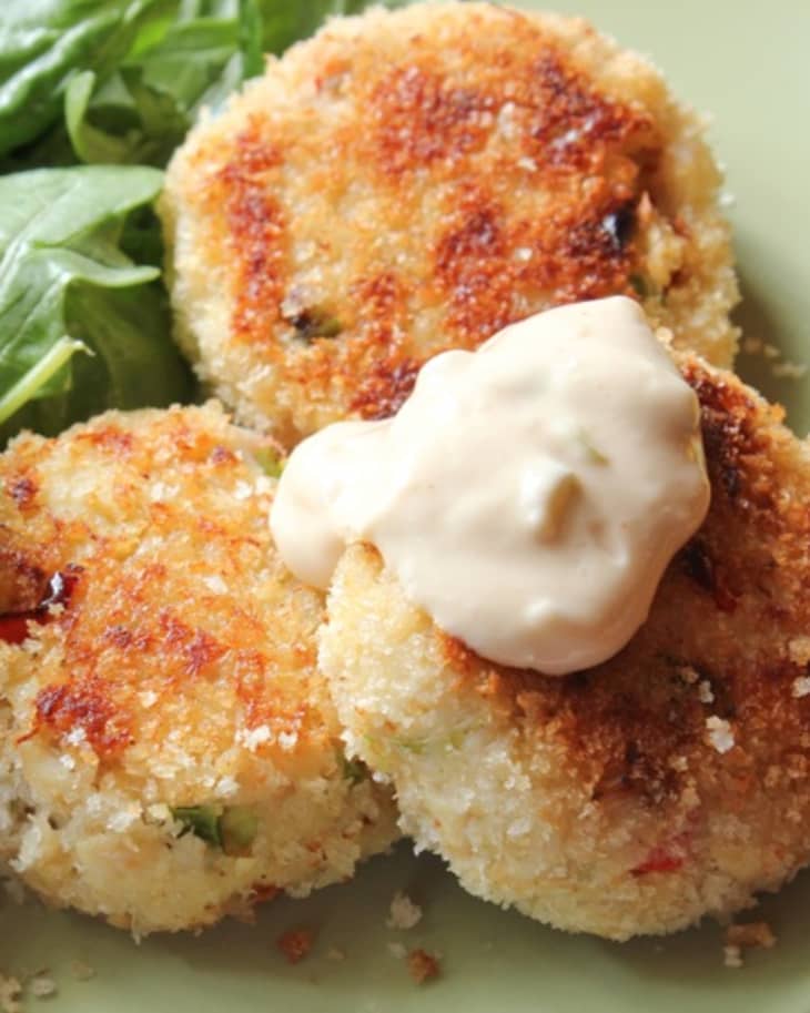 Recipe Crab Cakes with Easy Rémoulade The Kitchn