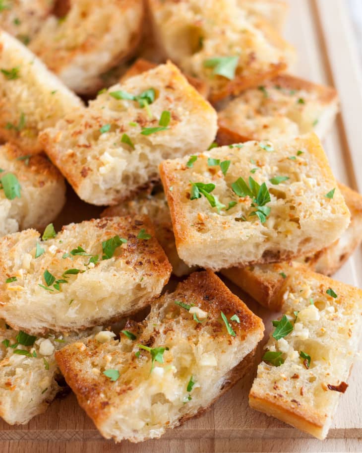 How to Make Garlic Bread (Easy 20Minute Oven Recipe) The Kitchn