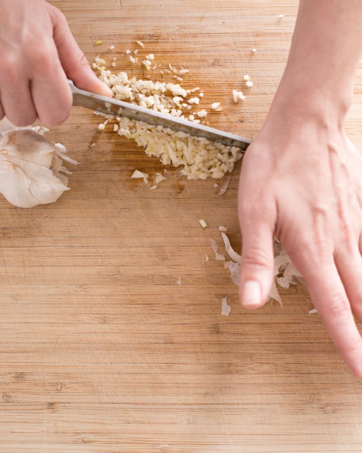 The Best Way to Get Garlic Smells Off Your Fingers The Kitchn
