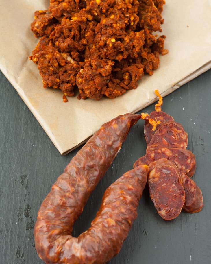 how-to-eat-spanish-chorizo-sausage-recipe-traditional-spanish-food