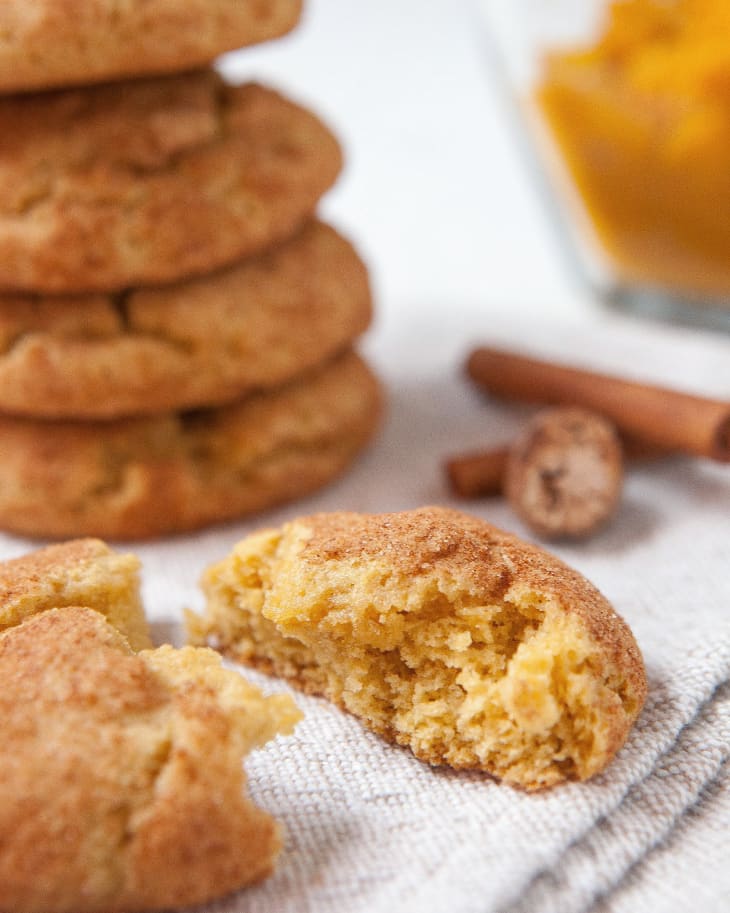 Recipe Pumpkin Snickerdoodle Cookies The Kitchn