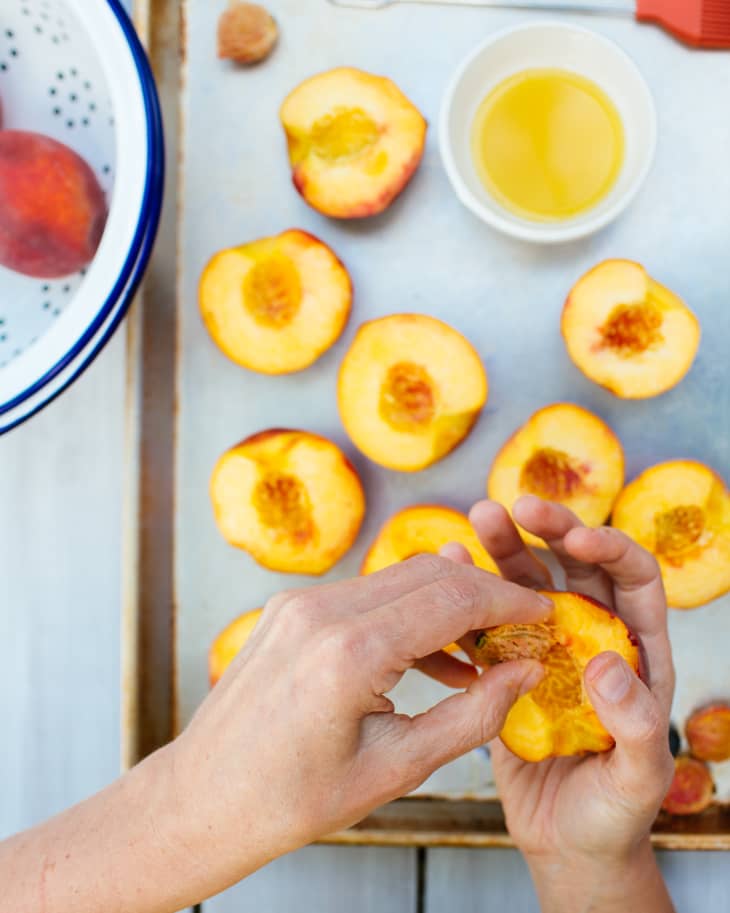 Freestone Peaches vs. Clingstone What's the Difference? The Kitchn