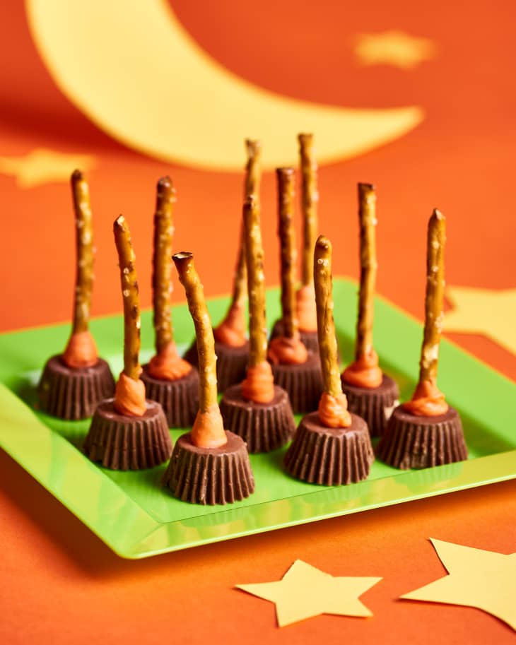 Halloween Witches' Broom Treat with Pretzels and Reeses | The Kitchn