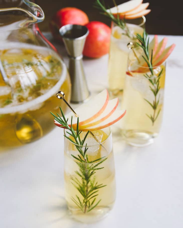 Boxed Wine Pitcher Cocktails White Wine, Rum & Apple Cider Cocktail