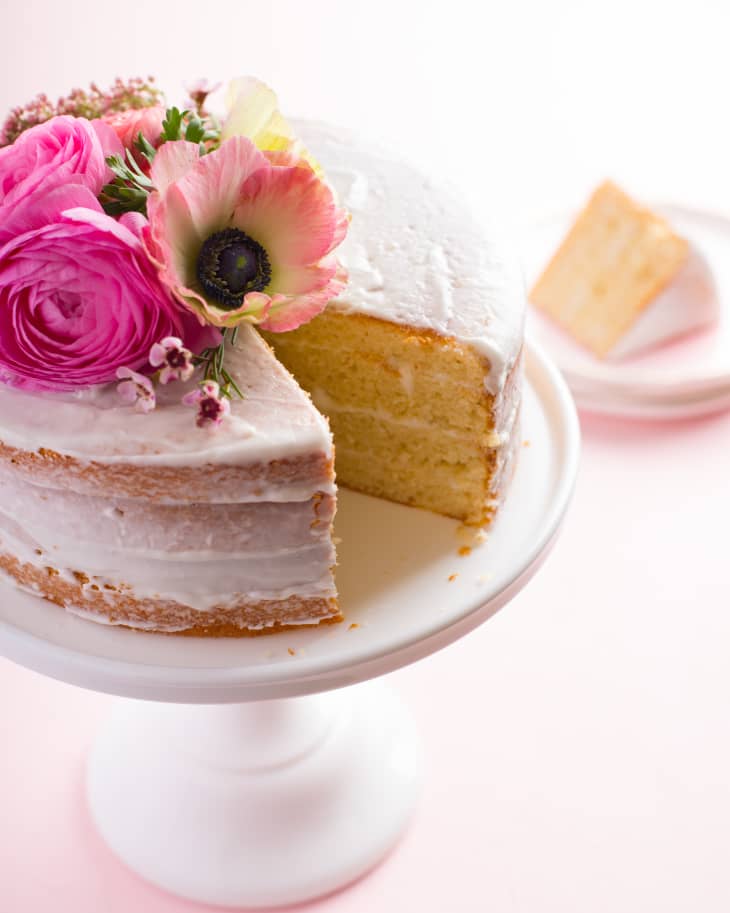 What to Know About Putting Flowers on Your Cakes The Kitchn