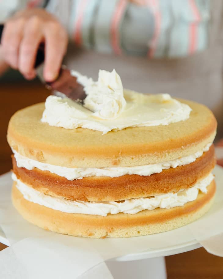 Can you bake a cake in a casserole dish discount