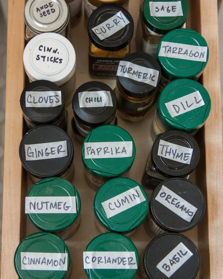 Spice jars labels on top hotsell