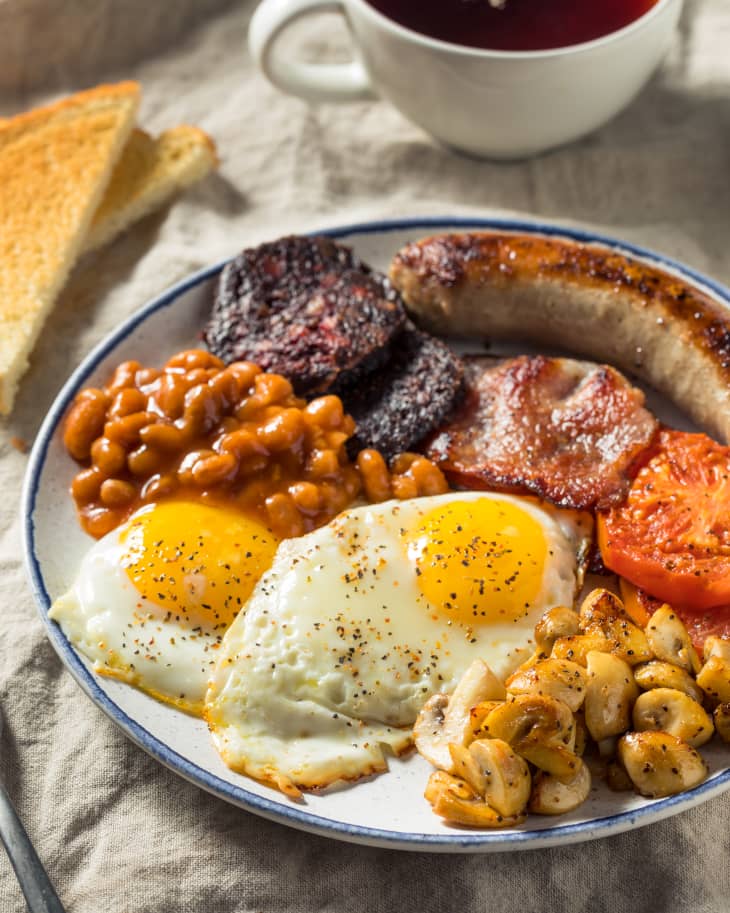 Full Irish Breakfast with eggs, sausage, ham, blood pudding, mushroom, tomatoes, toast