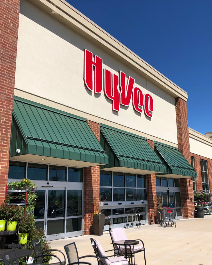 New Hope, MN: Exterior view of a Hyvee grocery store. This is a supermarket chain primarily in the Midwestern United States