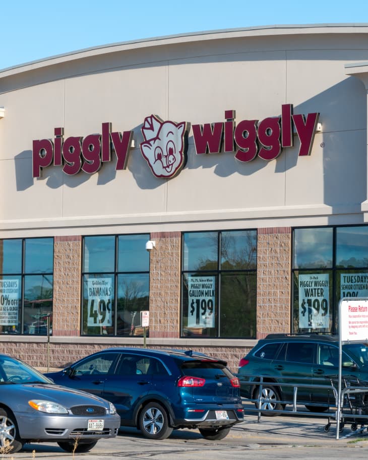 Piggly Wiggly retail grocery store exterior and trademark logo.