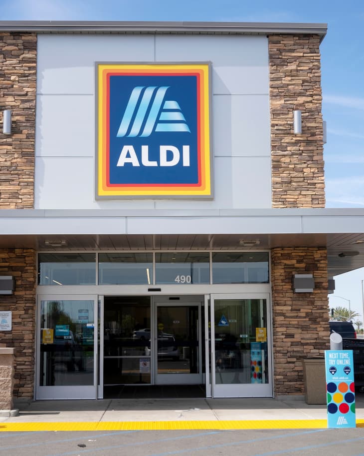 Delano, CA, USA - Mar 26, 2022: Exterior view of an Aldi grocery store in Delano, California. Aldi is the common brand of two German family-owned multinational discount supermarket chains.