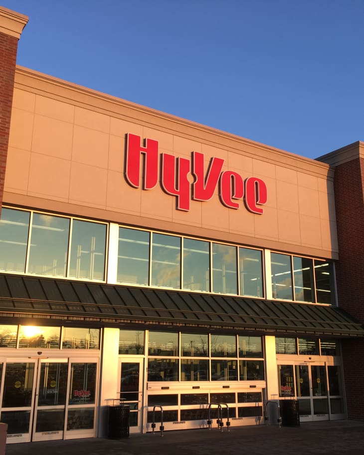 The facade of the Hyvee Supermarket on the west side of Madison, Wisconsin.