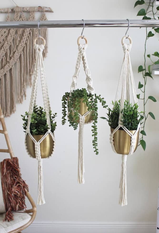 https://cdn.apartmenttherapy.info/image/upload/f_auto,q_auto:eco,c_fit,w_668,h_978/at%2Fproduct%20listing%2Flarks-leo-macrame-planter