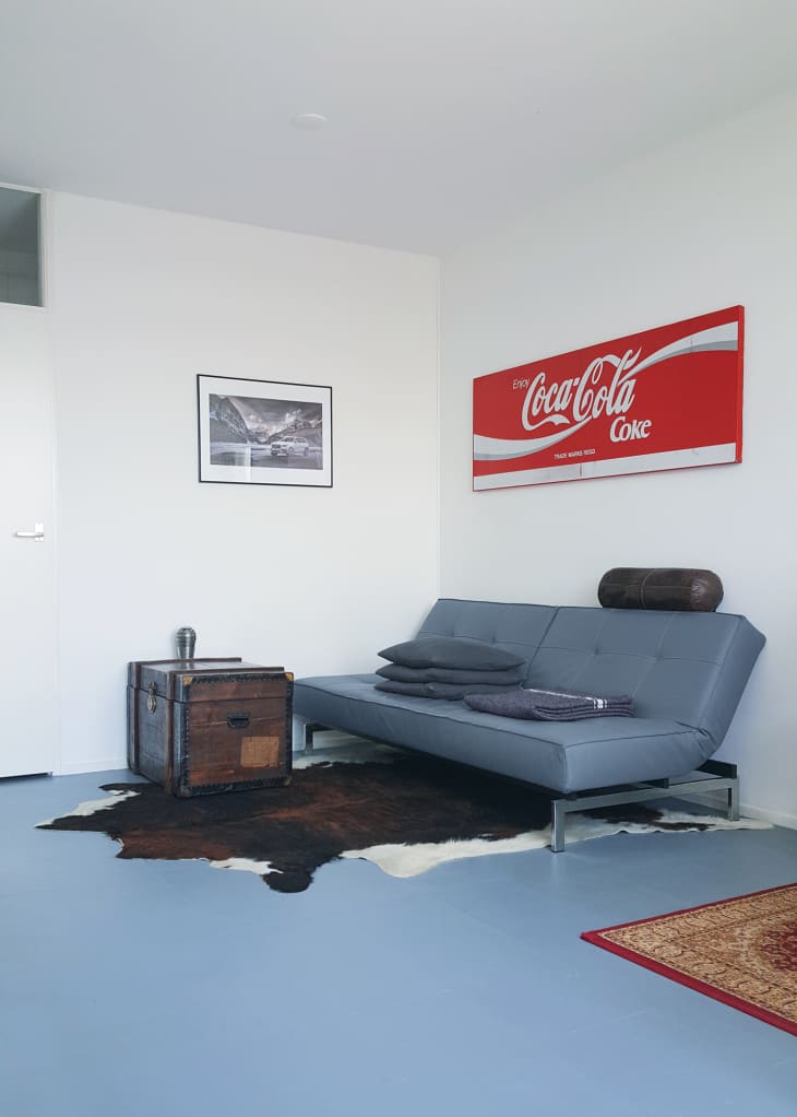 Small Apartment, Modern Industrial Style: 50 Design Ideas - Cosmopolitan Industrial Apartment Style