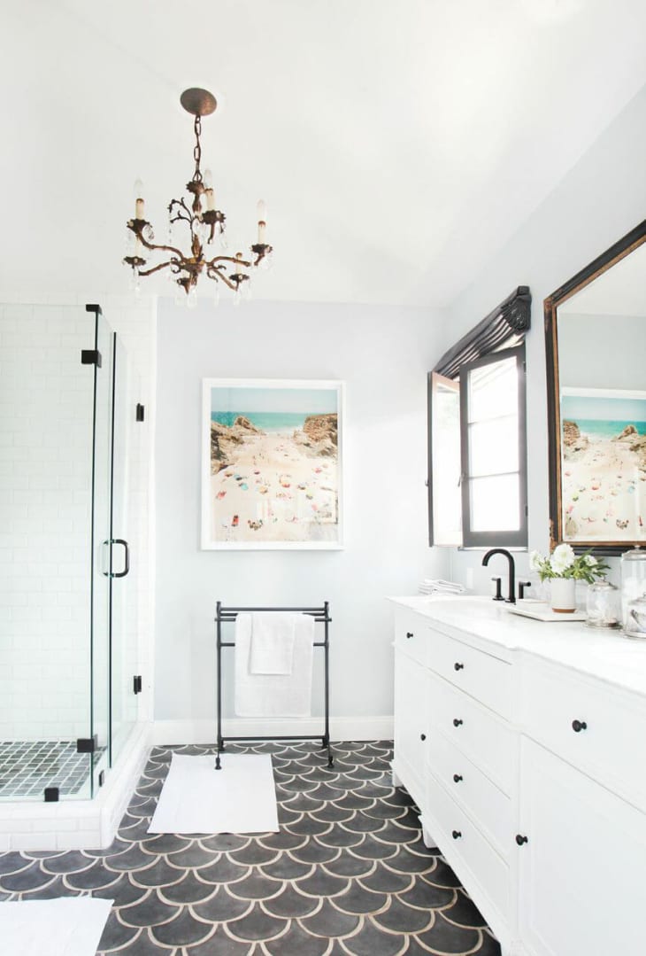 We love the aesthetic and decor pieces in this bathroom & entry
