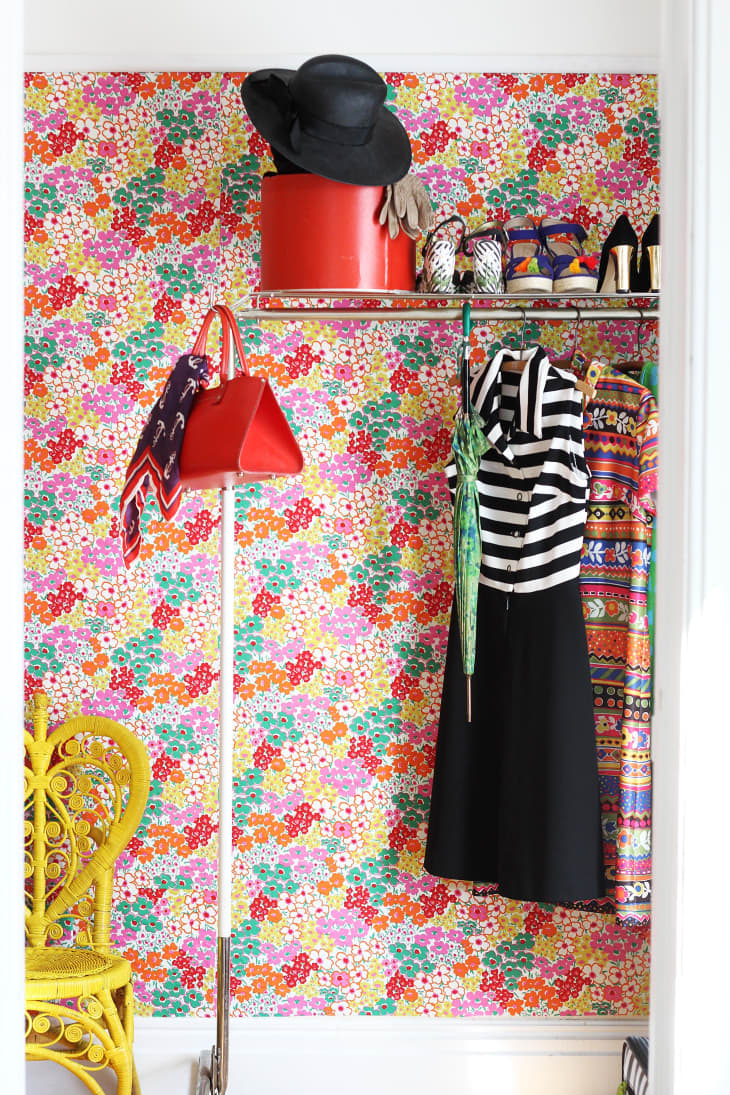 Fabric as Wallpaper: How to Apply It Easily