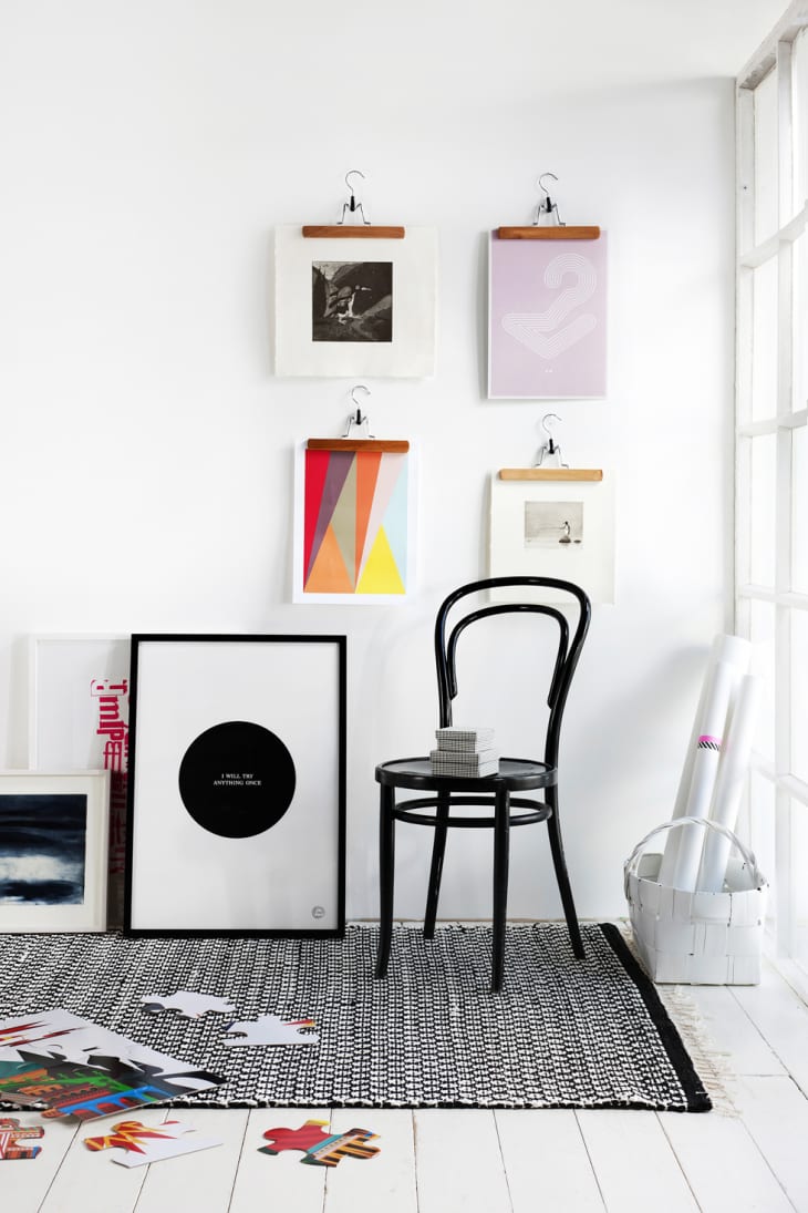 Hang pictures without sale hooks