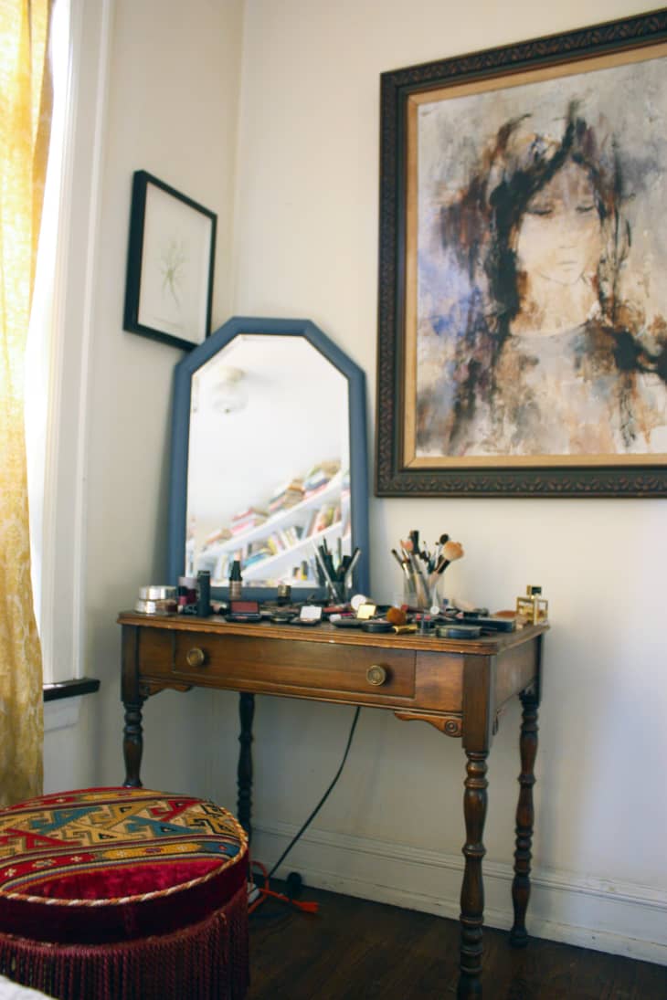 Vanity table decor deals