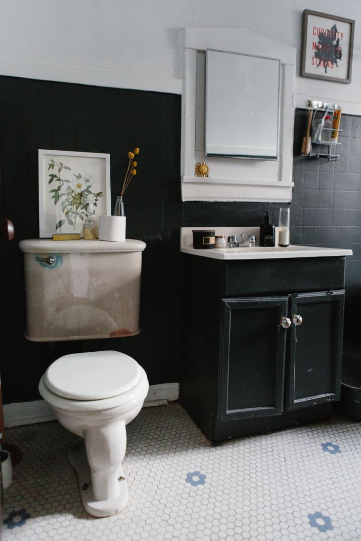 20 Reversible Ideas to Overhaul Your Rental Bathroom NOW Apartment