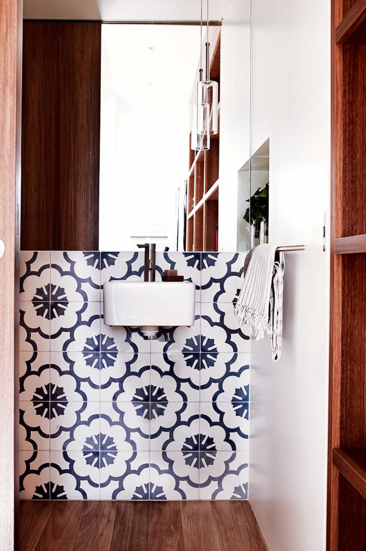 Tiny bathroom sinks with vanity hot sale