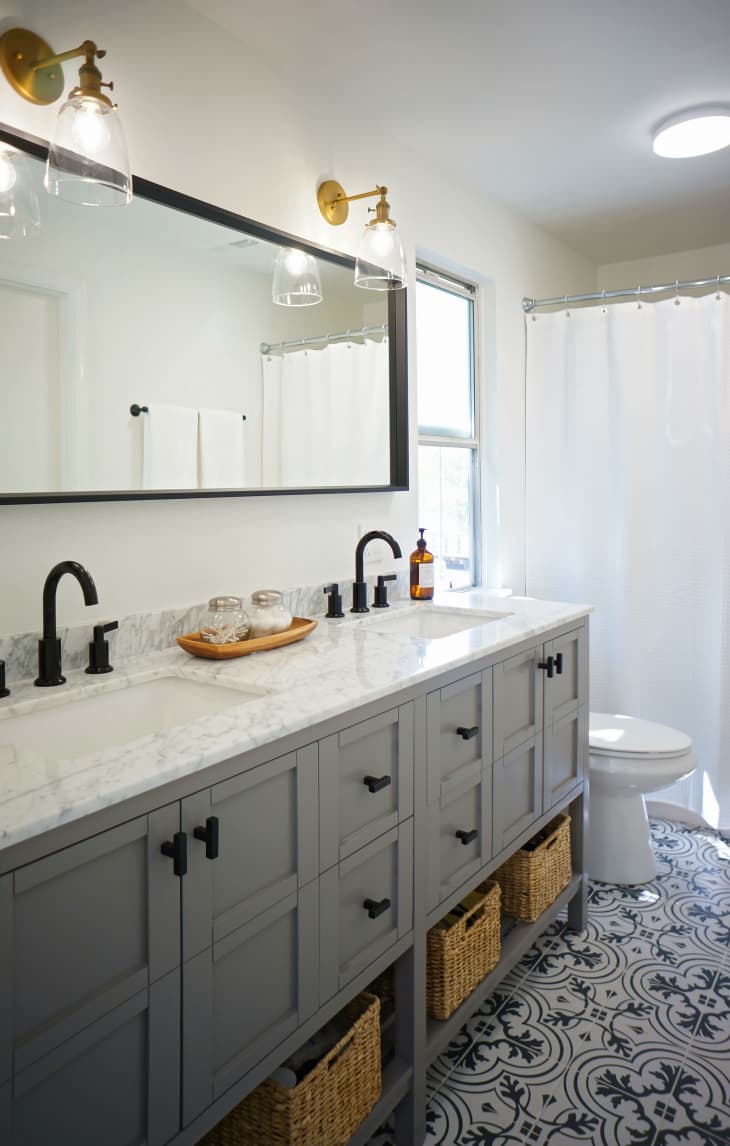 Double sink with vanity in middle shop