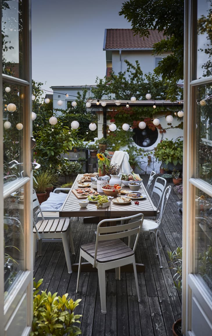 31 Apartment Patio Ideas That Maximize Outdoor Space - Outdoor Entertaining Spaces In Luxury Apartments