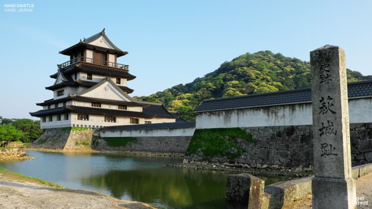 Hagi Castle next to water