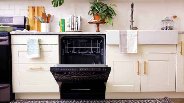 This Simple Dishwasher Clean/Dirty Magnet Makes My Kitchen Run Smoothly -  Eater