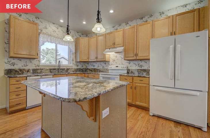 Oak cabinets with silver hardware, similar in color to my bathroom I  think this will work.