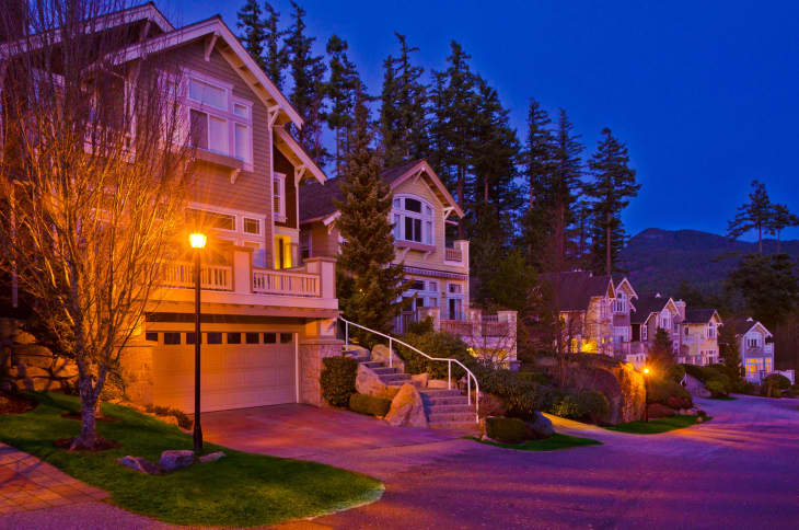 Lamp Posts The Old School Front Yard Accessory Making a Comeback