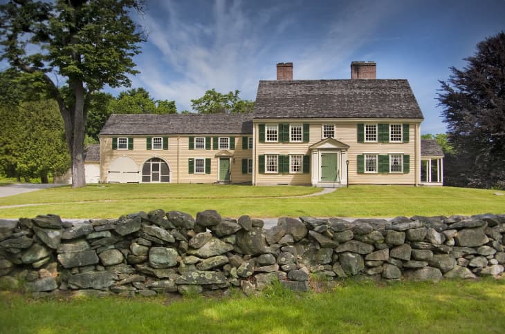 Old new england colonial home dating from 1735 in Concord, Massachusetts, USA