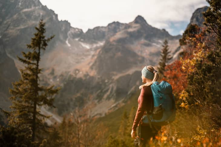 Hiking windbreaker store