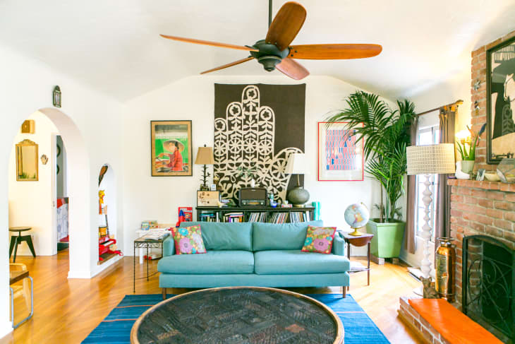 How to Change Ceiling Fan Direction in the Winter & Summer