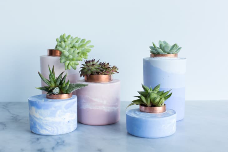 Quick and Easy $2 Transformation for Cheap Flower Pots