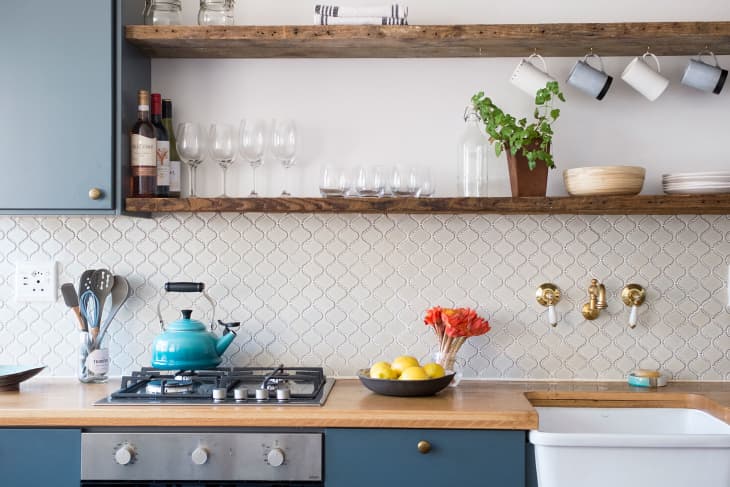 Tips for Painting Kitchen Cabinet Shelves