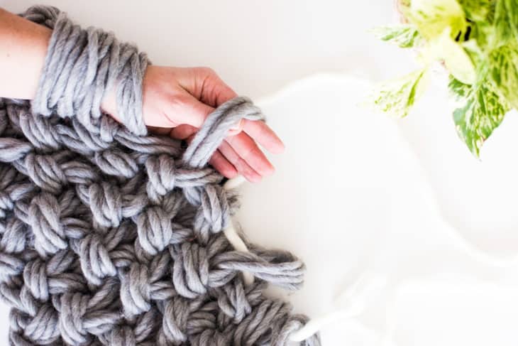 How to Arm Knit a Blanket