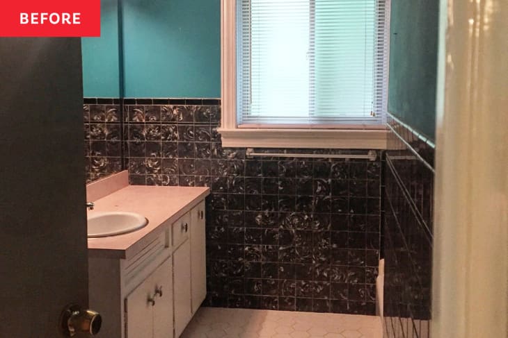 Bathroom before renovation: hexagon floor tiles, black marble wall tiles, blue painted walls