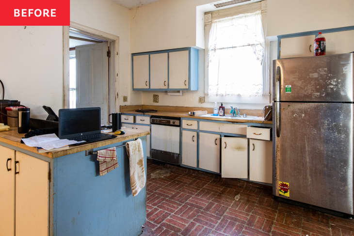 Kitchen before renovation.