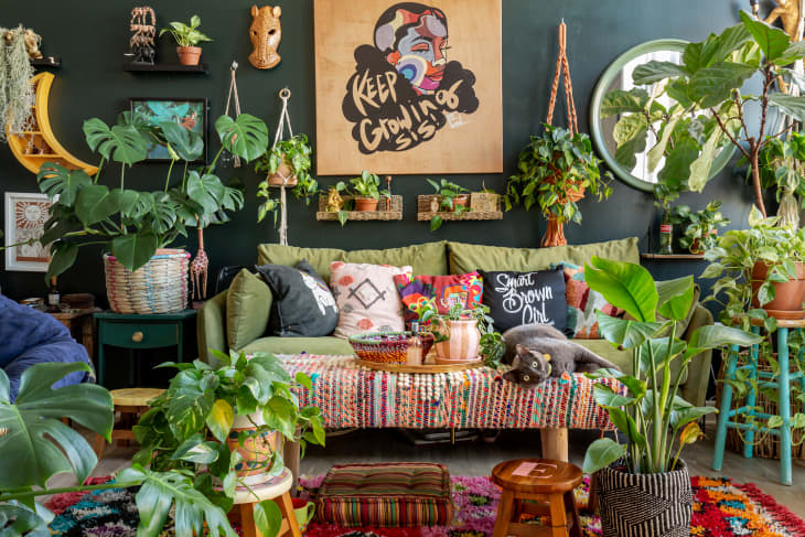 9 Tropical Living Room Decor Ideas For an Indoor Paradise