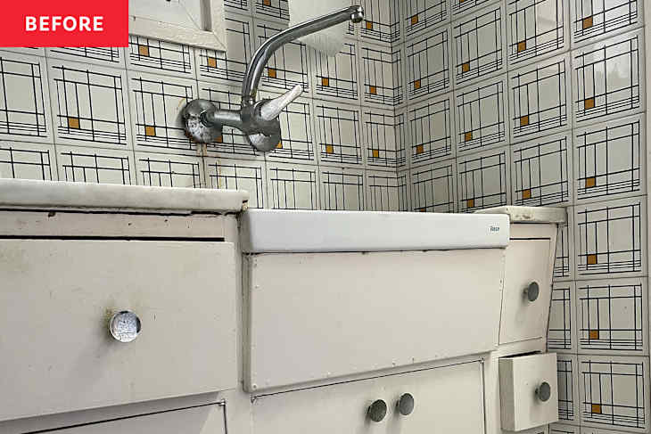 white kitchen before renovation