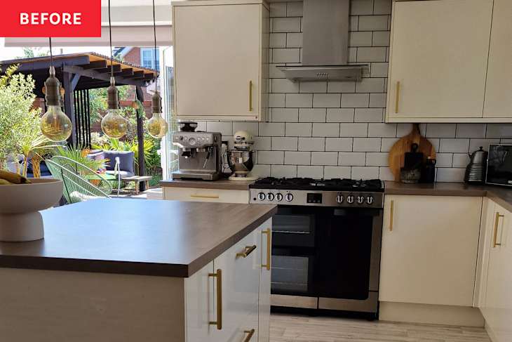 Subway tile backsplash in kitchen before renovation.